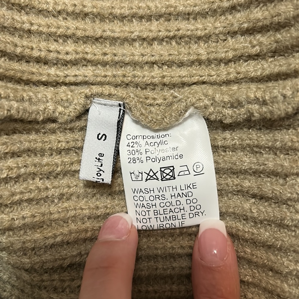 Asymmetrical Sweater - Picture 8 of 8